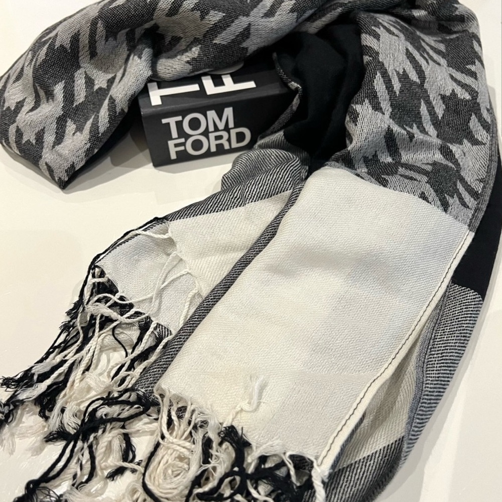 Houndstooth scarf